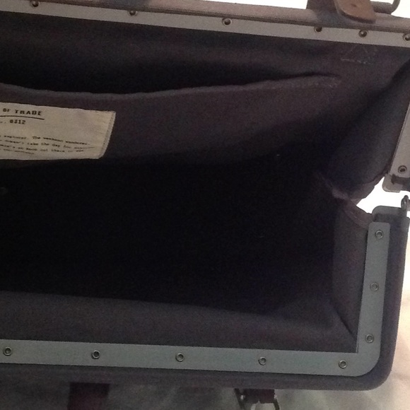 Gray Line Of Trade Weekender Bag - Picture 7 of 7